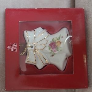 Royal Albert Old Country Roses bell ornament